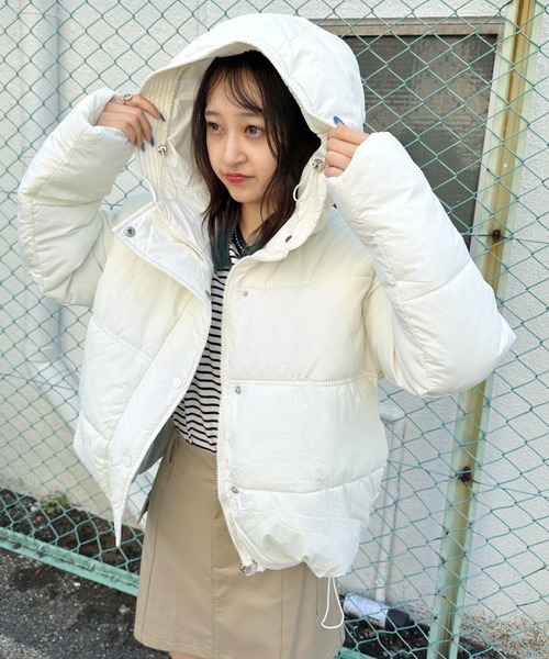 CLEA(クレア)の「フード付き中綿ダウンジャケット(ダウンジャケット/コート・レディース・ベージュ/ブラック/アイボリー/グレー・M)」の8枚目の写真