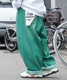 バギーパンツ カラーデニム」に該当するメンズのパンツファッション