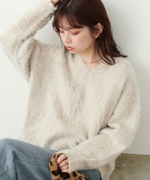 natural couture（ナチュラルクチュール）の「Vネック長毛シャギー