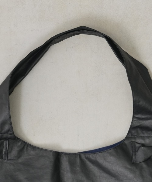 Actually（アクチュアリー）の「2WAY フェイクレザー ワンショルダートート（トートバッグ・レディース・ゴールド/ブラック・フリー）」の9枚目の写真