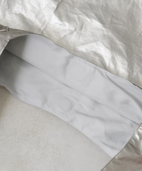 Actually（アクチュアリー）の「2WAY フェイクレザー ワンショルダートート（トートバッグ・レディース・ゴールド/ブラック・フリー）」の17枚目の写真