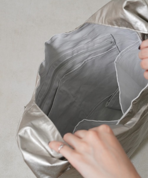 Actually（アクチュアリー）の「2WAY フェイクレザー ワンショルダートート（トートバッグ・レディース・ゴールド/ブラック・フリー）」の18枚目の写真