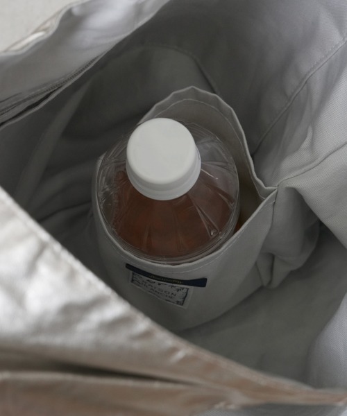 Actually（アクチュアリー）の「2WAY フェイクレザー ワンショルダートート（トートバッグ・レディース・ゴールド/ブラック・フリー）」の19枚目の写真