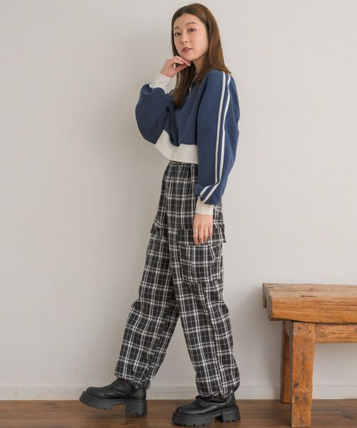 RETRO GIRL（レトロガール）の「配色ハーフジップトレーナー（スウェット・レディース・ダークブルー/オフホワイト/チャコールグレー・FREE）」の10枚目の写真