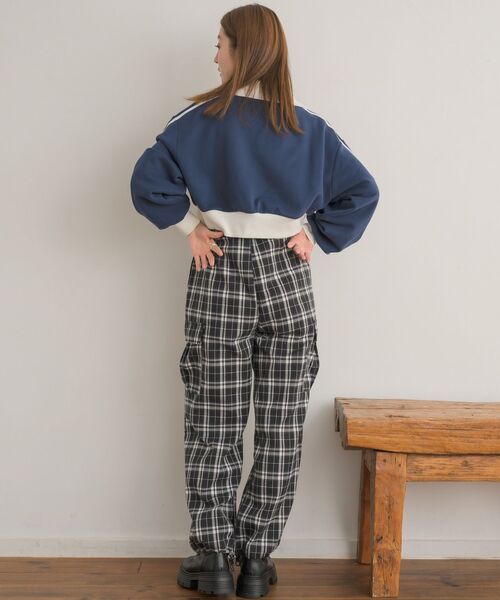 RETRO GIRL（レトロガール）の「配色ハーフジップトレーナー（スウェット・レディース・ダークブルー/オフホワイト/チャコールグレー・FREE）」の6枚目の写真