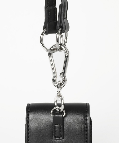 X-girl（エックスガール）の「OVAL LOGO FAUX LEATHER Airpods
