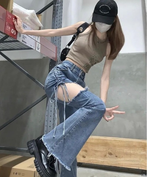 VIBGYOR(ヴィブジョー)の「【バーレスク】カットアウトフレアデニムパンツ(BQ)(デニムパンツ・レディース・ブルー・MEDIUM/LARGE)」の5枚目の写真