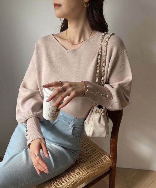 one after another NICE CLAUP(ワンアフターアナザーナイスクラップ)の「前後2WAY/袖ボタンワンポイントニット(ニット/セーター・レディース・チャコールグレー/イエロー/ベージュ/アイボリー・FREE)」の20枚目の写真