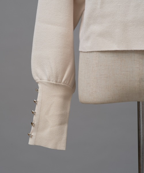 one after another NICE CLAUP(ワンアフターアナザーナイスクラップ)の「前後2WAY/袖ボタンワンポイントニット(ニット/セーター・レディース・チャコールグレー/イエロー/ベージュ/アイボリー・FREE)」の15枚目の写真
