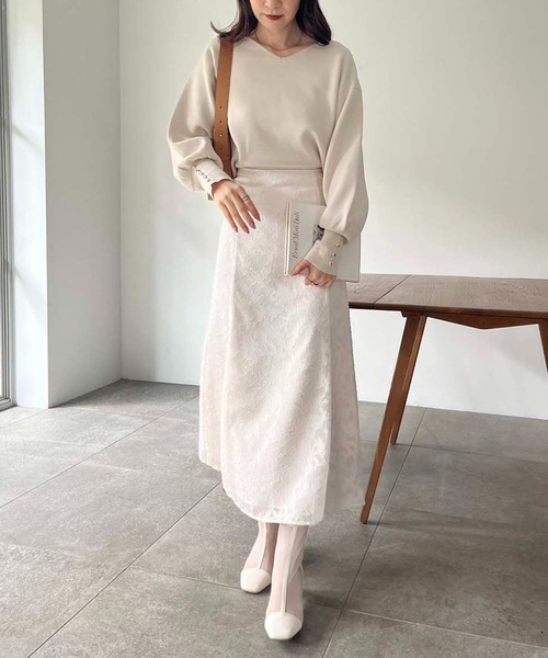 one after another NICE CLAUP(ワンアフターアナザーナイスクラップ)の「前後2WAY/袖ボタンワンポイントニット(ニット/セーター・レディース・チャコールグレー/イエロー/ベージュ/アイボリー・FREE)」の8枚目の写真