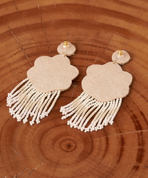 CIAOPANIC(チャオパニック)の「【Aguni/アグニ】フラワービーズフリンジピアス(ピアス(両耳用)・レディース・ホワイト・FREE)」の3枚目の写真