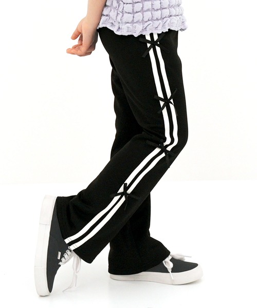 Bee des Bee(ビーデスビー)の「ラインリボンフレアパンツ(スウェットパンツ・キッズ・ピンク/ブラック・110cm/120cm/130cm/140cm/150cm)」の2枚目の写真