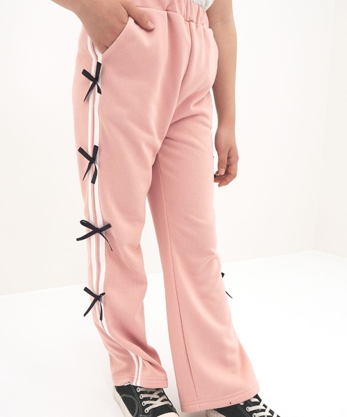 Bee des Bee(ビーデスビー)の「ラインリボンフレアパンツ(スウェットパンツ・キッズ・ピンク/ブラック・110cm/120cm/130cm/140cm/150cm)」の3枚目の写真