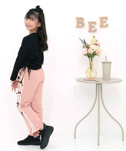 Bee des Bee(ビーデスビー)の「ラインリボンフレアパンツ(スウェットパンツ・キッズ・ピンク/ブラック・110cm/120cm/130cm/140cm/150cm)」の7枚目の写真