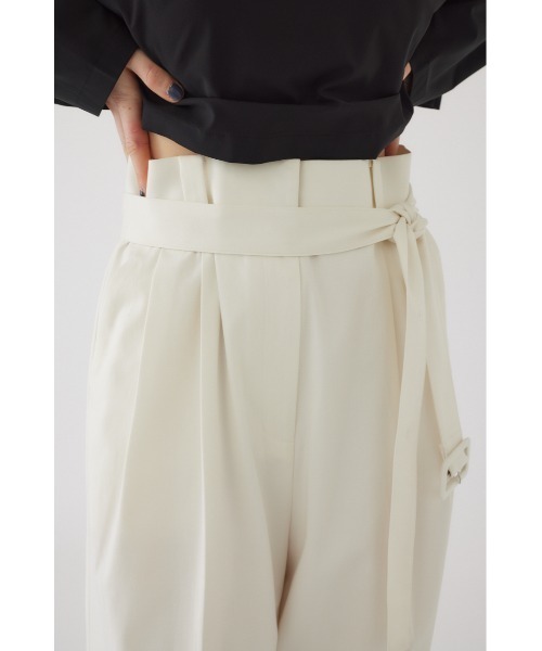 RIM.ARK(リムアーク)の「Belt set tuck PT(スラックス・レディース・ホワイト/チャコールグレー/ネイビー・38/36)」の11枚目の写真