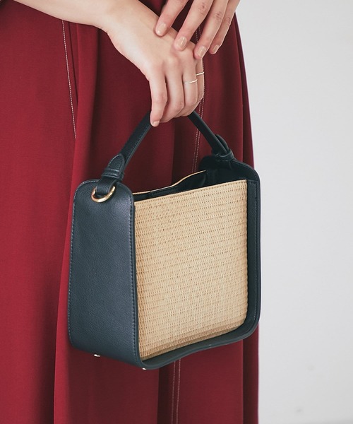 un dix cors（アンディコール）の「レザーハンドルコンビバッグ（ショルダーバッグ・レディース・ブラック/ホワイト・FREE）」の2枚目の写真