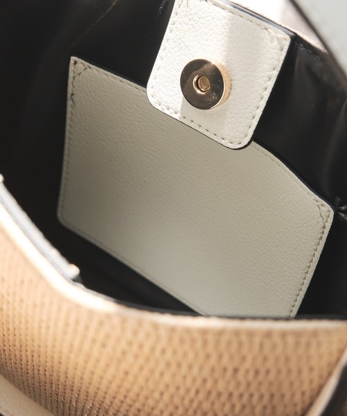 un dix cors（アンディコール）の「レザーハンドルコンビバッグ（ショルダーバッグ・レディース・ブラック/ホワイト・FREE）」の9枚目の写真