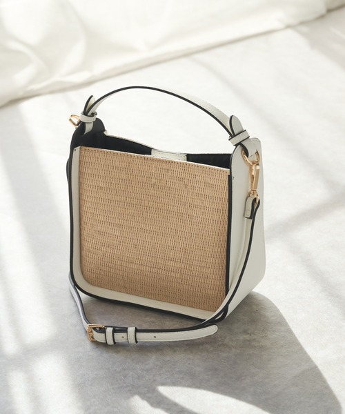 un dix cors（アンディコール）の「レザーハンドルコンビバッグ（ショルダーバッグ・レディース・ブラック/ホワイト・FREE）」の4枚目の写真