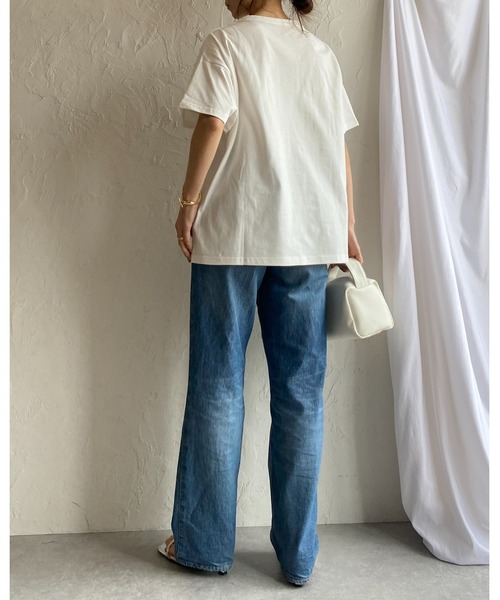 She's Closet（シーズクローゼット）の「オーバーサイズロゴフォトプリント半袖メタリック箔プリントTシャツ（Tシャツ/カットソー・レディース・スミクロ/ホワイト系その他/ホワイト系その他2/ホワイト×シルバー/ホワイト×ゴールド/ブラック系その他・FREE）」の13枚目の写真