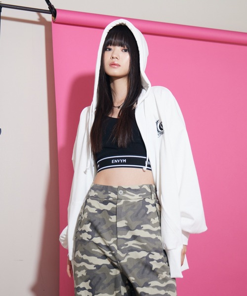 ENVYM（アンビー）の「ナローストラップキャミⅡ（キャミソール・レディース・ホワイト/ブラック・FREE）」の15枚目の写真