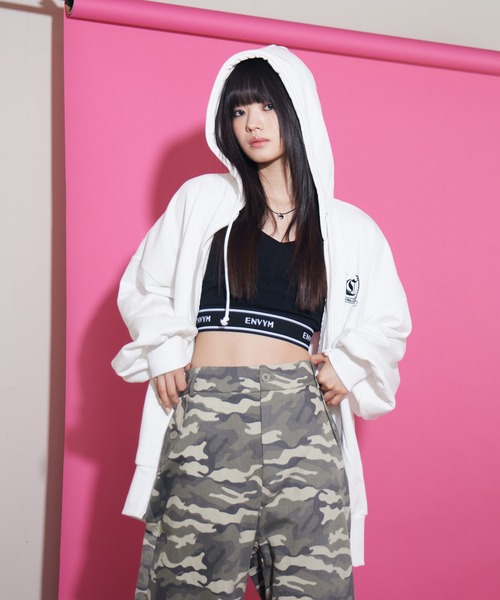 ENVYM（アンビー）の「ナローストラップキャミⅡ（キャミソール・レディース・ホワイト/ブラック・FREE）」の17枚目の写真