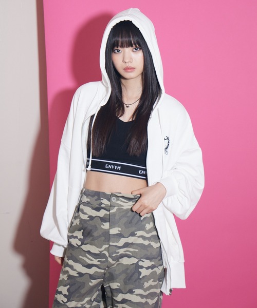 ENVYM（アンビー）の「ナローストラップキャミⅡ（キャミソール・レディース・ホワイト/ブラック・FREE）」の16枚目の写真