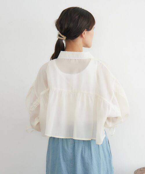 RETRO GIRL（レトロガール）の「Bギャザー袖シャーリングSH（シャツ/ブラウス・レディース・ピンク/ブルー/オフホワイト・FREE）」の11枚目の写真
