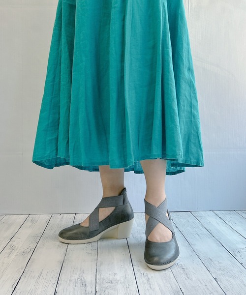 Noubel Voug Relax（ヌーベルヴォーグリラックス）の「クロスベルトデザイン コンフォート ウエッジソール パンプス（パンプス・レディース・ブルー/ブラウン/レッド/ブラック・22.5cm/23cm/23.5cm/24cm/24.5cm）」の4枚目の写真