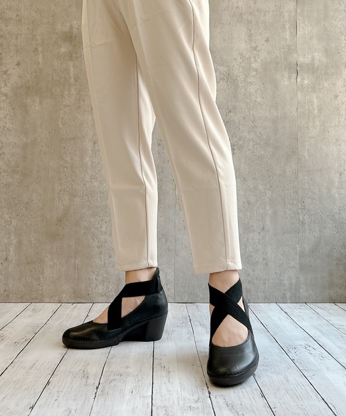 Noubel Voug Relax（ヌーベルヴォーグリラックス）の「クロスベルトデザイン コンフォート ウエッジソール パンプス（パンプス・レディース・ブルー/ブラウン/レッド/ブラック・22.5cm/23cm/23.5cm/24cm/24.5cm）」の2枚目の写真