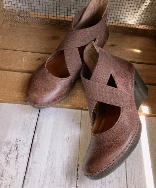 Noubel Voug Relax（ヌーベルヴォーグリラックス）の「クロスベルトデザイン コンフォート ウエッジソール パンプス（パンプス・レディース・ブルー/ブラウン/レッド/ブラック・22.5cm/23cm/23.5cm/24cm/24.5cm）」の6枚目の写真