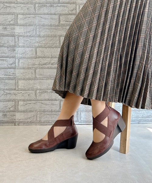 Noubel Voug Relax（ヌーベルヴォーグリラックス）の「クロスベルトデザイン コンフォート ウエッジソール パンプス（パンプス・レディース・ブルー/ブラウン/レッド/ブラック・22.5cm/23cm/23.5cm/24cm/24.5cm）」の19枚目の写真