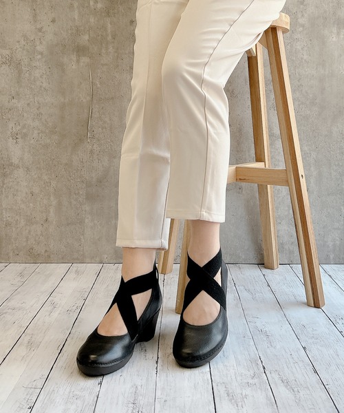 Noubel Voug Relax（ヌーベルヴォーグリラックス）の「クロスベルトデザイン コンフォート ウエッジソール パンプス（パンプス・レディース・ブルー/ブラウン/レッド/ブラック・22.5cm/23cm/23.5cm/24cm/24.5cm）」の20枚目の写真