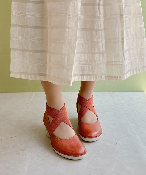 Noubel Voug Relax（ヌーベルヴォーグリラックス）の「クロスベルトデザイン コンフォート ウエッジソール パンプス（パンプス・レディース・ブルー/ブラウン/レッド/ブラック・22.5cm/23cm/23.5cm/24cm/24.5cm）」の17枚目の写真