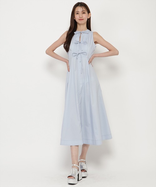 REDYAZEL(レディアゼル)の「リボンディティールロングワンピース(ワンピース・レディース・オフホワイト/サックスブルー/ブラック・SMALL/MEDIUM)」の1枚目の写真