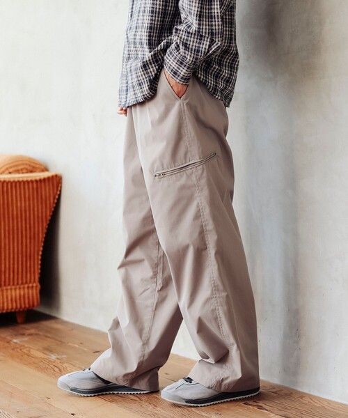 B:MING by BEAMS（ビーミングバイビームス）の「撥水 ユーティリティ ワイド パンツ（その他パンツ・メンズ・ブラウン系その他5/ブラック・X-LARGE/LARGE/MEDIUM/SMALL）」の14枚目の写真