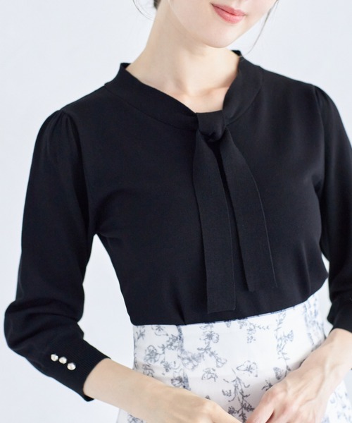 tocco closet(トッコ クローゼット)の「袖口飾り釦付きボウタイニットプルオーバー(ニット/セーター・レディース・ブラック/オフホワイト/ピンク・M)」の2枚目の写真