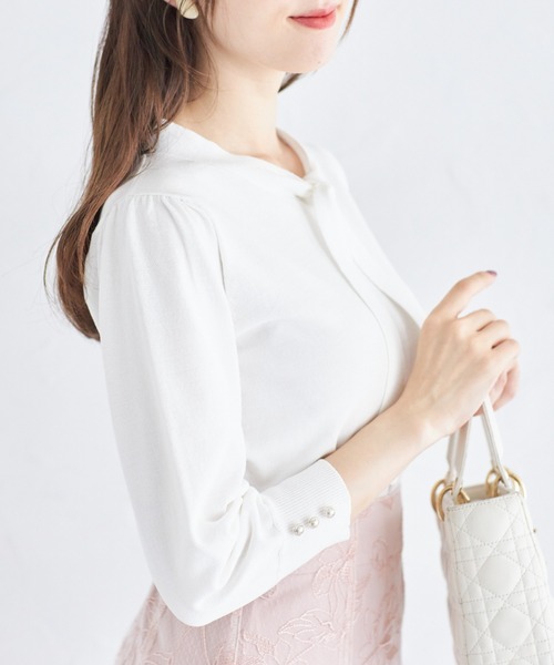 tocco closet(トッコ クローゼット)の「袖口飾り釦付きボウタイニットプルオーバー(ニット/セーター・レディース・ブラック/オフホワイト/ピンク・M)」の8枚目の写真