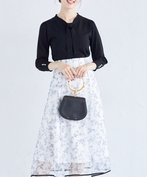 tocco closet(トッコ クローゼット)の「袖口飾り釦付きボウタイニットプルオーバー(ニット/セーター・レディース・ブラック/オフホワイト/ピンク・M)」の9枚目の写真