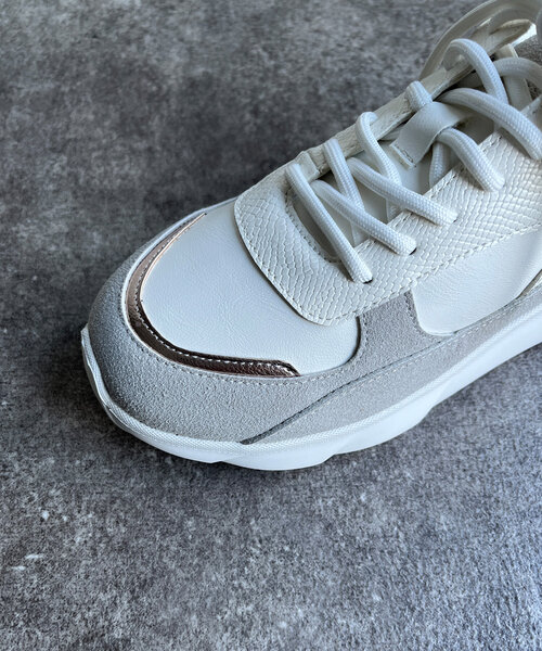 Chez toi（シェトワ）の「【超軽量】異素材スニーカー（スニーカー・レディース・オフホワイト/グレー/ベージュ・35/37/39）」の5枚目の写真