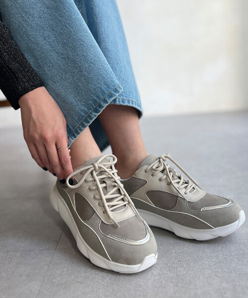 Chez toi（シェトワ）の「【超軽量】異素材スニーカー（スニーカー・レディース・オフホワイト/グレー/ベージュ・35/37/39）」の7枚目の写真