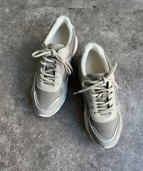 Chez toi（シェトワ）の「【超軽量】異素材スニーカー（スニーカー・レディース・オフホワイト/グレー/ベージュ・35/37/39）」の11枚目の写真