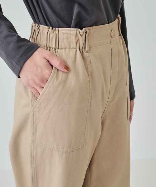 SHOO・LA・RUE（シューラルー）の「【洗える】程よいワイドシルエットですっきりと コットンベイカーパンツ（その他パンツ・レディース・オフホワイト/カーキ/ベージュ・02/03/04）」の22枚目の写真