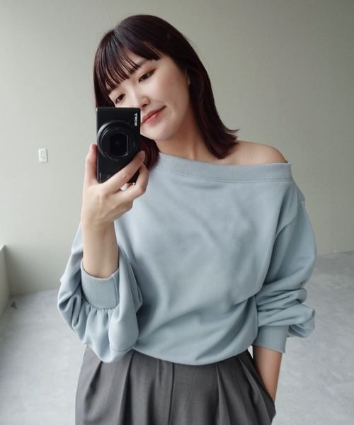 mysty woman（ミスティウーマン）の「【スタッフプロデュース/WEB限定】あんず企画・ワンショルスウェットプルオーバー　149815（スウェット・レディース・ブラック/ライトブルー/ライトグレー・FREE）」の3枚目の写真