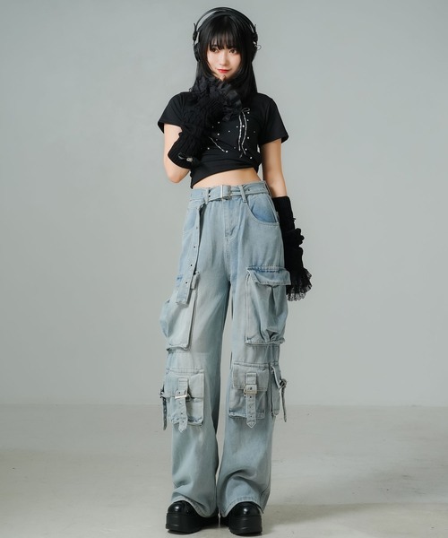 Diable baiser(ディアブルベーゼ)の「ベルト付ビッグポケットデニムパンツ(デニムパンツ・レディース・ライトブルー・LL/LARGE/MEDIUM/SMALL)」の2枚目の写真