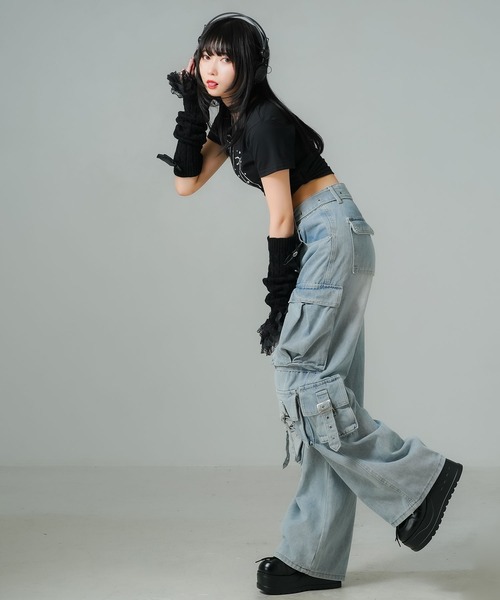 Diable baiser(ディアブルベーゼ)の「ベルト付ビッグポケットデニムパンツ(デニムパンツ・レディース・ライトブルー・LL/LARGE/MEDIUM/SMALL)」の3枚目の写真