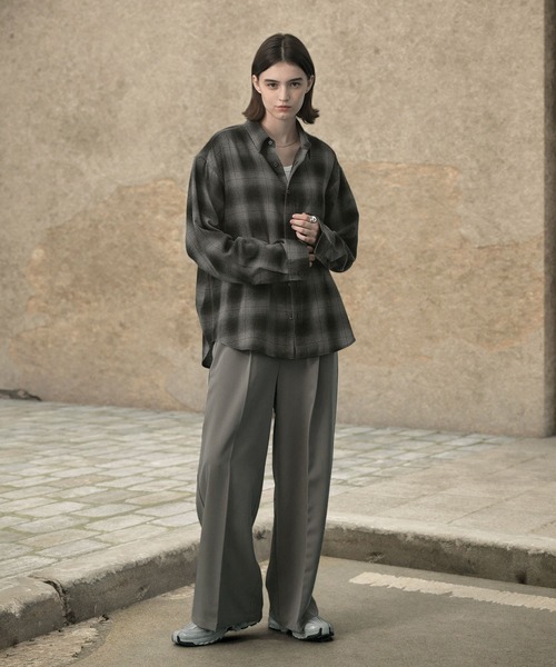 EMMA CLOTHES(エマクローズ)の「ビエラ起毛ルーズスリーブワイドシャツ(シャツ/ブラウス・メンズ・オフホワイト/ナチュラル/ブラウン系/ダークグレー/ブラック系・L/M)」の8枚目の写真