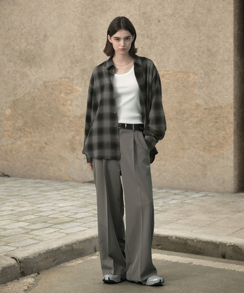 EMMA CLOTHES(エマクローズ)の「ビエラ起毛ルーズスリーブワイドシャツ(シャツ/ブラウス・メンズ・オフホワイト/ナチュラル/ブラウン系/ダークグレー/ブラック系・L/M)」の6枚目の写真