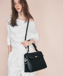 【TREASURE TOPKAPI】スムースレザー ハチ 刺しゅう ショルダーバッグ