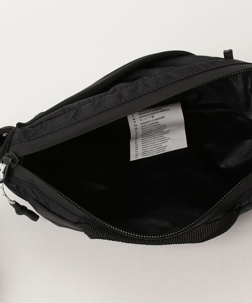 Matador(マタドール)の「MATADOR Refraction Packable Sling マタドール リフラクション パッカブルスリング(ボディバッグ/ウエストポーチ・メンズ・ブラック・FREE)」の4枚目の写真