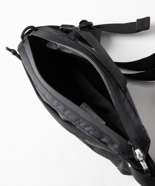 Matador(マタドール)の「MATADOR Refraction Packable Sling マタドール リフラクション パッカブルスリング(ボディバッグ/ウエストポーチ・メンズ・ブラック・FREE)」の13枚目の写真